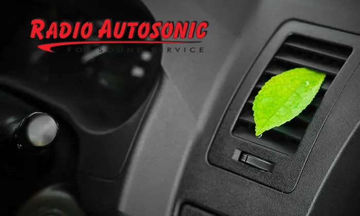 Aircon re-gas & service for one or two cars at Radio Autosonic