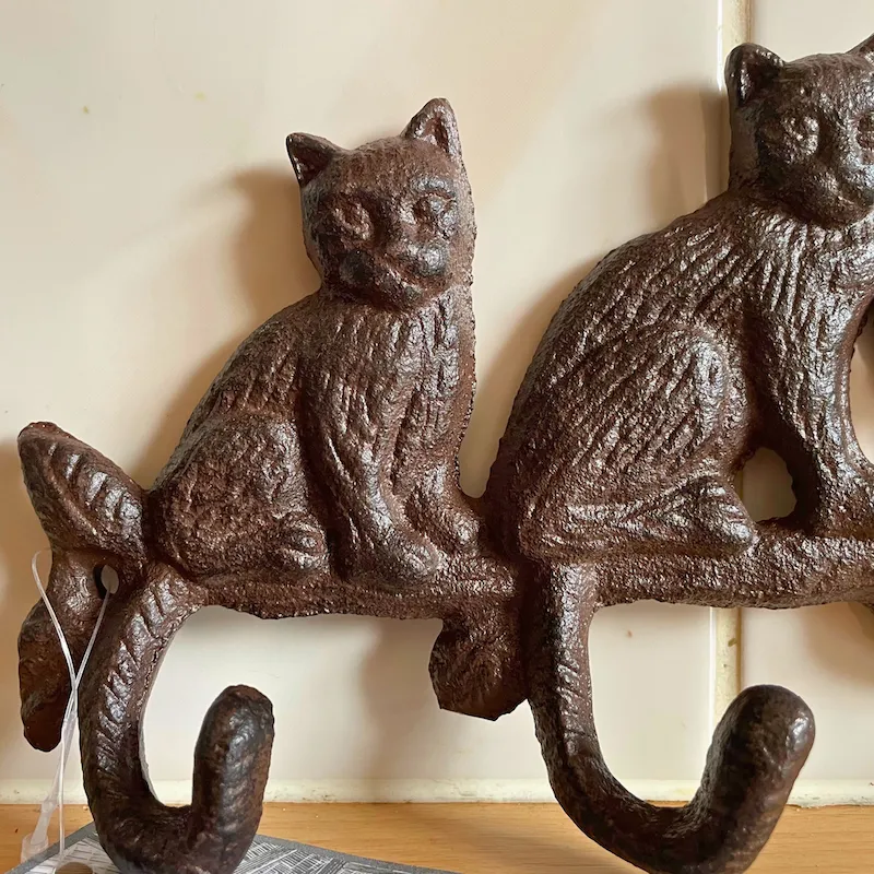 Cast Iron Keyhook 4 Cats Tails