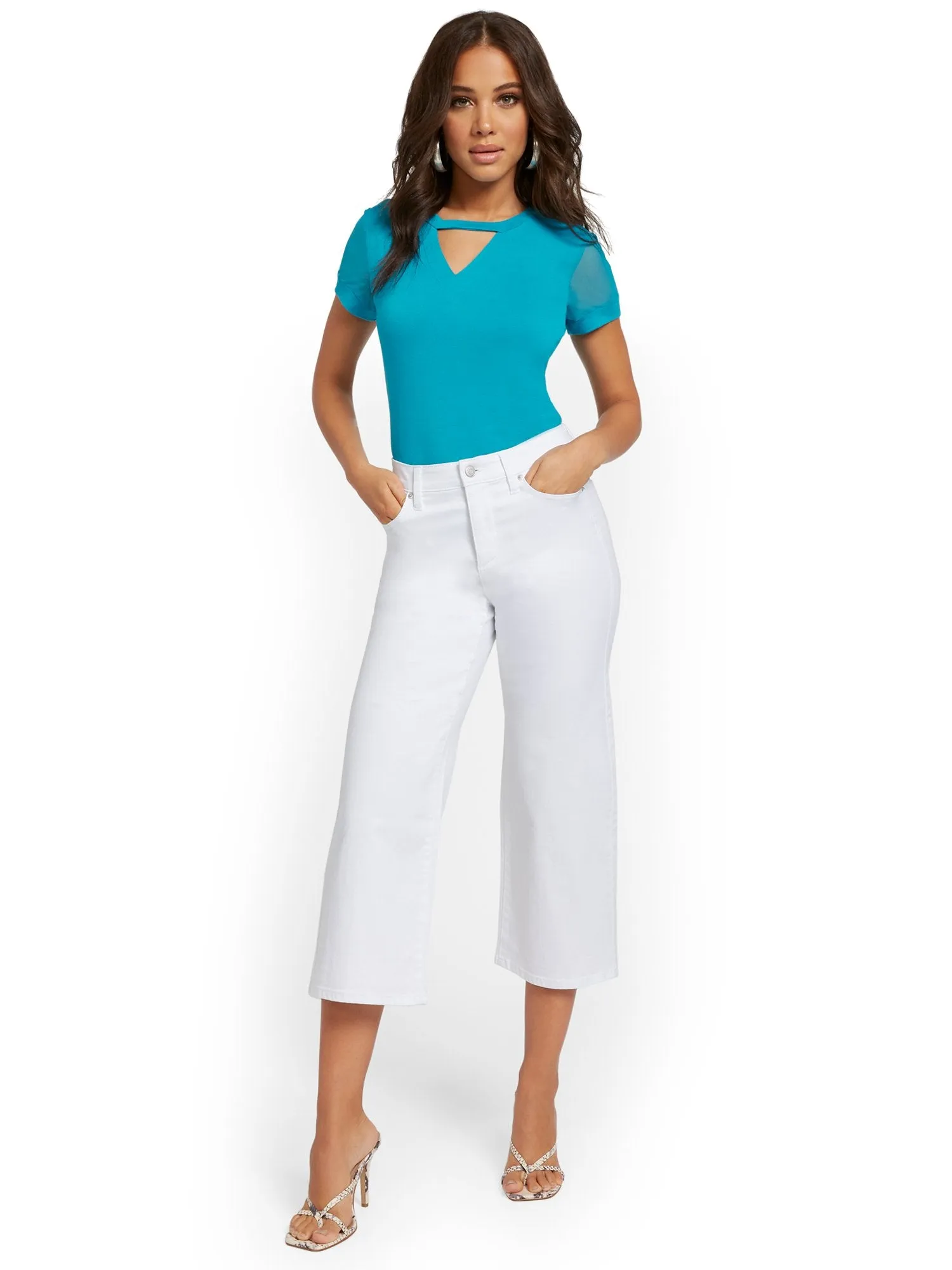 High-Waisted Slimming Wide-Leg Capri Jeans - White