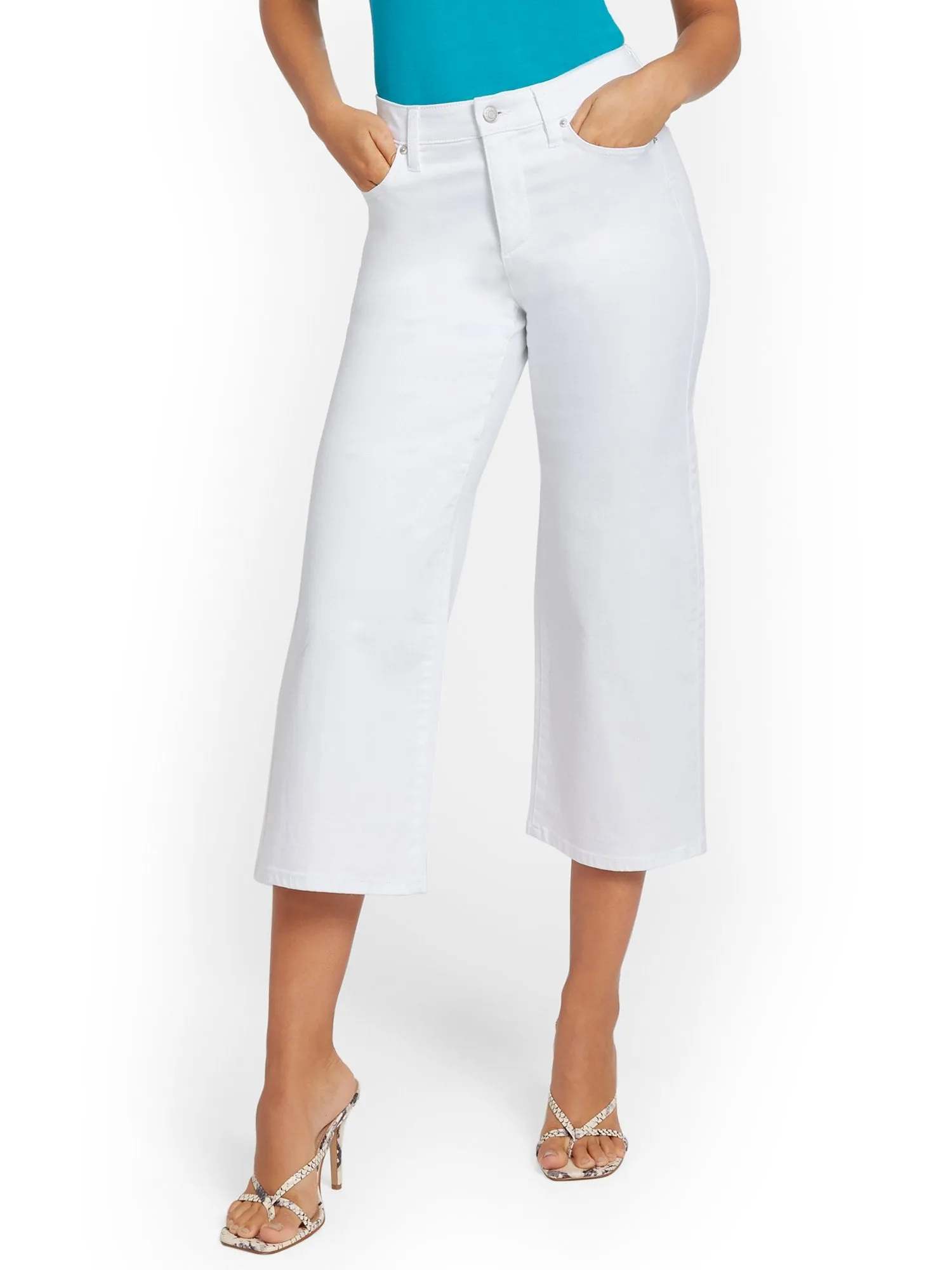 High-Waisted Slimming Wide-Leg Capri Jeans - White